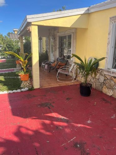 620 1st Pl, Hialeah, FL 33010-5044