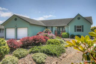 355 Range Dr, Waldport, OR 97394-9703