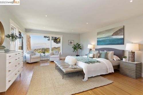 6361 Ascot Dr, Oakland CA 94611-1710 exterior