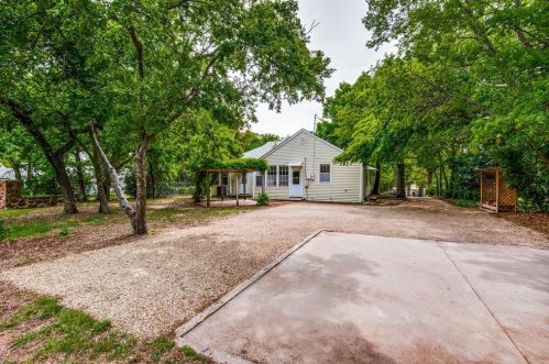 2220 Locust St, Denton TX  76209-1806 exterior