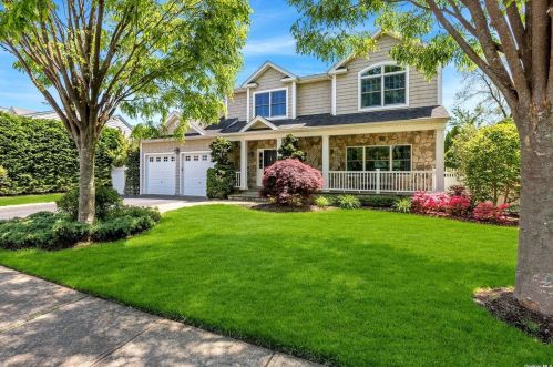 110 Chris Ln, West Islip, NY 11795-2337