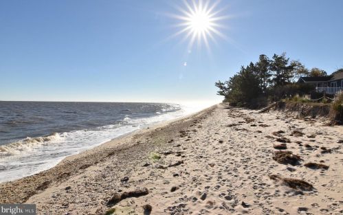 287 Bay Ave, Slaughter Beach, DE 19963-4909