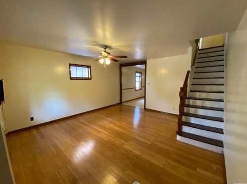 1524 Allerton Ave, Bronx, NY 10469-5927