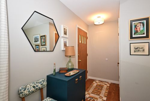 7907 Santa Monica Blvd, Milwaukee, WI 53217-3263