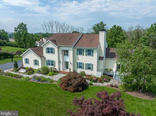 3 Sunflower Ln, East Amwell Township, NJ 08551-1900
