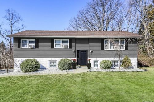 54 Mayfair Rd, Poughquag NY  12570-5012 exterior