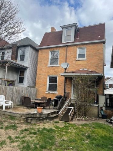 1812 Lafayette St, Pittsburgh, PA 15218-2413