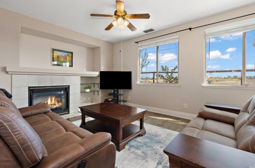 915 Mayport Dr, West Pittsburg CA  94565-4494 exterior