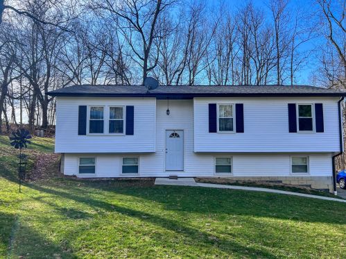 335 Cedarhurst Dr, Zanesville, OH 43701-9116