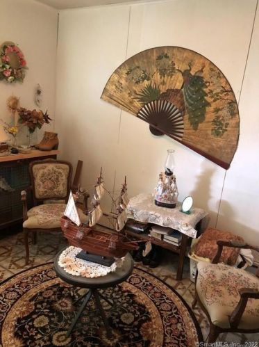 18 Simsbury St, Waterbury CT  06704-2719 exterior