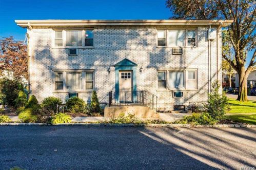 83 Finch Ln, Islip Manor, NY 11751-3352