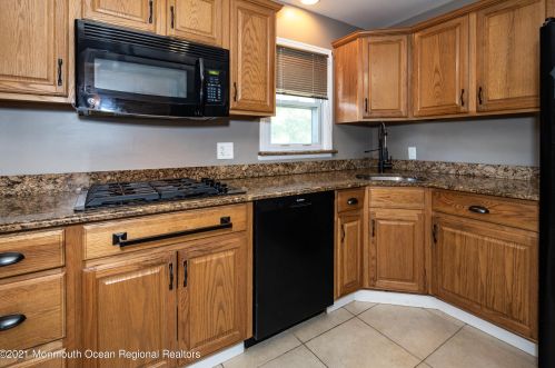 124 Statesir Pl, Tinton Falls NJ  07701-6143 exterior