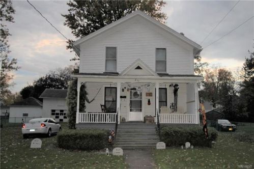 211 South Ave, Medina, NY 14103-1541