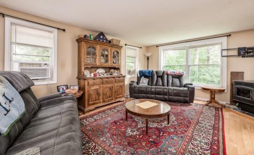225 Raymond Rd, Deerfield NH  03037-1506 exterior