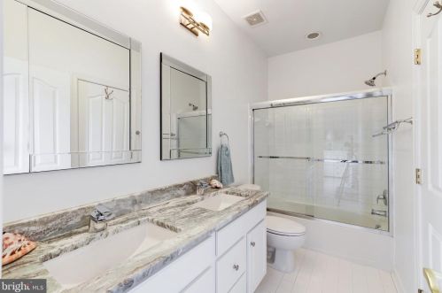 19376 Ml Dm Pl, Leesburg VA 20176-1637 exterior