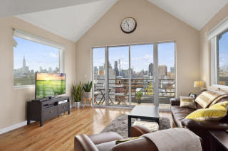 84 Eagle St, Brooklyn, NY 11222-1015
