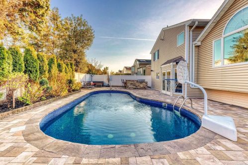 2672 Rachel St, North Bellmore NY  11710-5414 exterior