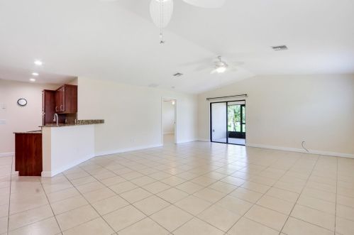 116 Camino Del Rio, Fort Pierce FL  34952-2375 exterior