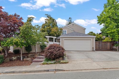 610 Rose Dr, Benicia CA  94510-3756 exterior