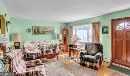 1136 Green Springs Rd, Hanover, PA 17331-8988