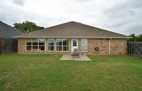 2402 Whetstone Dr, Denton, TX 76210-2280