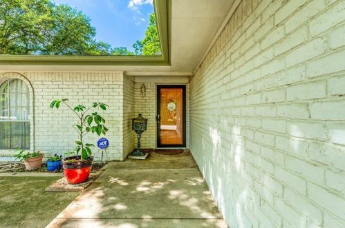 6424 Trail Lake Dr, Fort Worth, TX 76133-4823