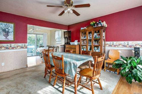 1142 7th St, Babylon, NY 11704-4246
