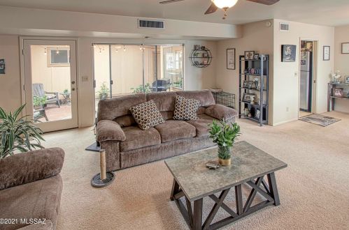 8410 Cypress Point Ln, Tucson AZ 85710-7108 exterior