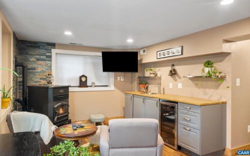 208 Jefferson Dr, Bybee VA  22963-2322 exterior