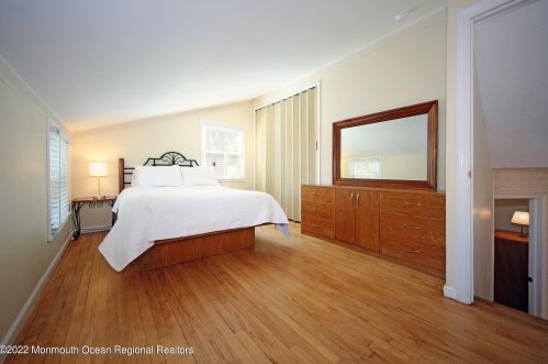 9 Maplewood Dr, Middletown NJ 07748-1543 exterior