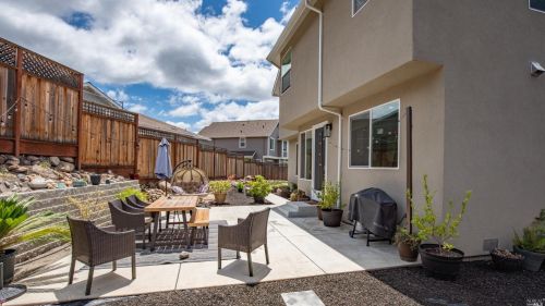 2133 Vintage Cir, Santa Rosa CA  95404-1350 exterior