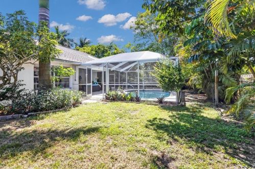 1303 Alhambra Cir, Naples FL  34103-3291 exterior