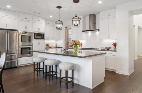 1639 Brady Cir, Carlsbad CA  92008-2574 exterior