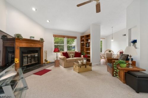42 Redwood Ter, Flemington NJ  08822-3021 exterior