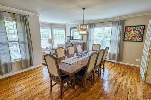 8 Hillcrest Ln, Panamoka, NY 11961-3003