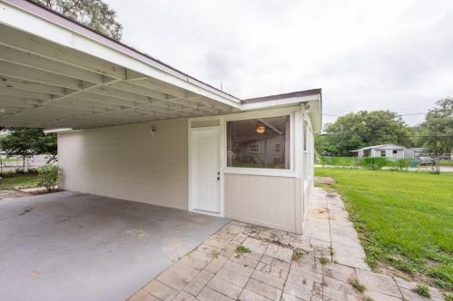 9741 Fowler Ave, Thonotosassa FL  33592-3415 exterior