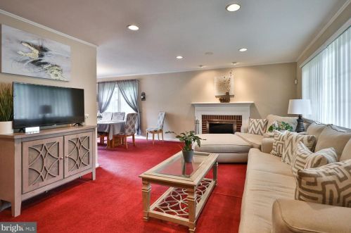 422 King Of Prussia Rd, Wayne, PA