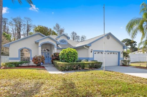 3700 Covington Dr, Tarpon Springs, FL 34691-2523