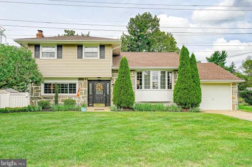 217 Maureen Dr, Riverton, NJ 08077-3271