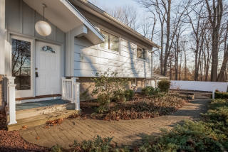 57 Forest View Rd, Northford, CT 06472-1325