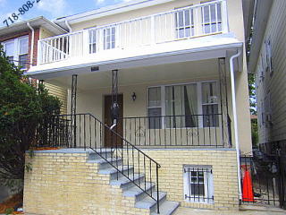 630 236th St, Bronx, NY 10466-1703