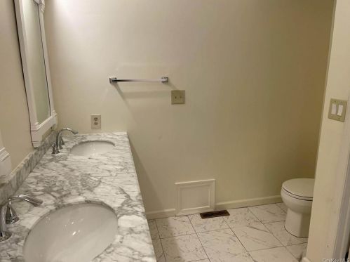 26 Hudson Point Ln, Crotonville NY  10562-5942 exterior