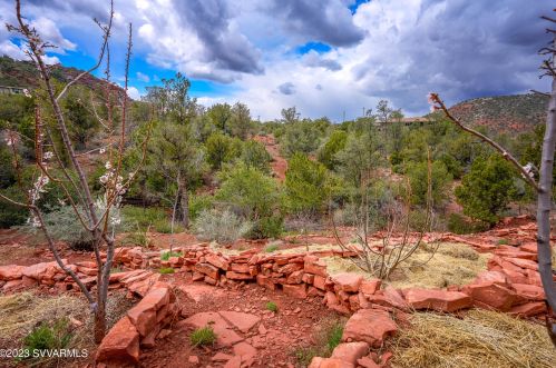 105 Castle Rock Trl, Sedona AZ 86336-6820 exterior