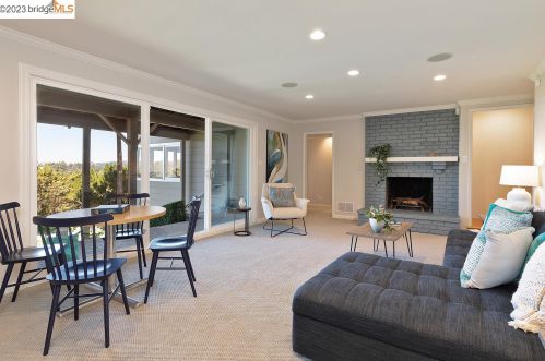 6361 Ascot Dr, Oakland CA 94611-1710 exterior