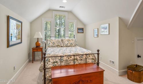 66 Bay Dr, Beaufort SC  29907-1755 exterior
