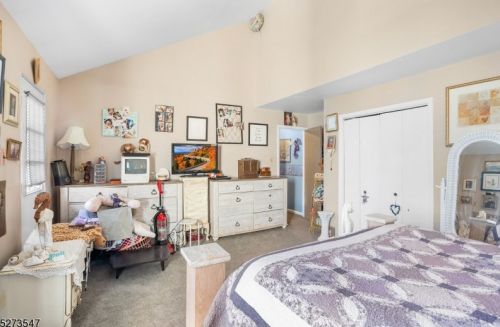 107 River Rd, Nutley NJ  07110-1953 exterior