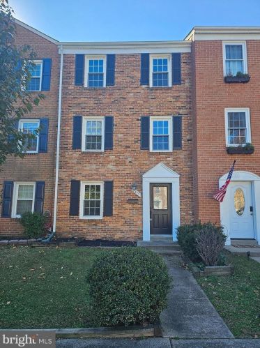 2873 Gloucester Ct, Woodbridge VA  22191-4617 exterior