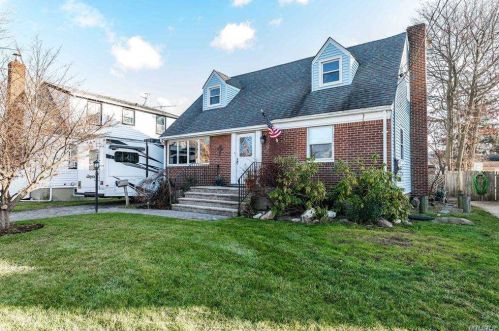 4 Rhame Ave, East Rockaway, NY 11518-1404