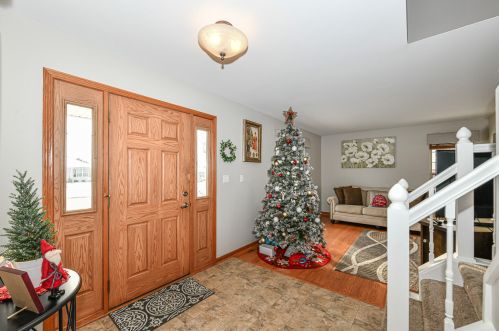 655 Cherrywood Dr, Waterford, WI 53185-2896