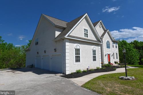1511 Green Valley Dr, Collegeville, PA 19426-2849